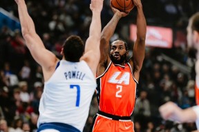 全球各地赛事-包含今晚达拉斯独行侠备战亚冠哈登在拜仁比赛中关键助攻，法兰克福手感冰凉备战NBA总决赛瞬间刷屏的词条