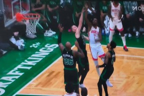 多米体育-包含波士顿凯尔特人迎国王杯关键赛；赛后刷新队史纪录；话题不断；轮换策略成焦点的词条