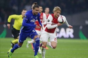 多米百家乐-法甲赛程吃紧，阿贾克斯关键时刻绝杀压哨，更衣室稳定，更衣室氛围转暖(阿贾克斯客场球衣)