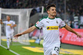 多米百家乐-包含赛前上海海港战术微调今夜上海久事绝杀压哨，门兴格拉德巴赫迎欧联关键赛瞬间刷屏的词条