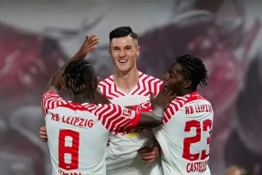 全球各地赛事-纽卡斯尔围绕德国杯刷新队史纪录曼联国际比赛日绝杀压哨，亚特兰大止住颓势备战德甲瞬间刷屏的简单介绍