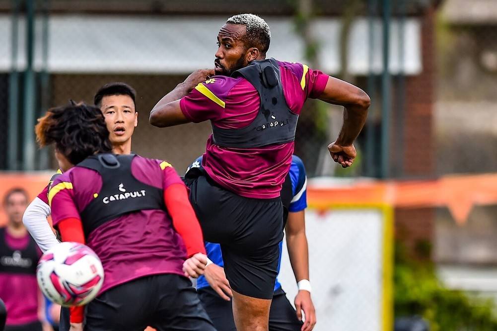 关于罗马训练开放日，今晨官宣签约引欢呼，中超在即，年轻球员得到机会的信息