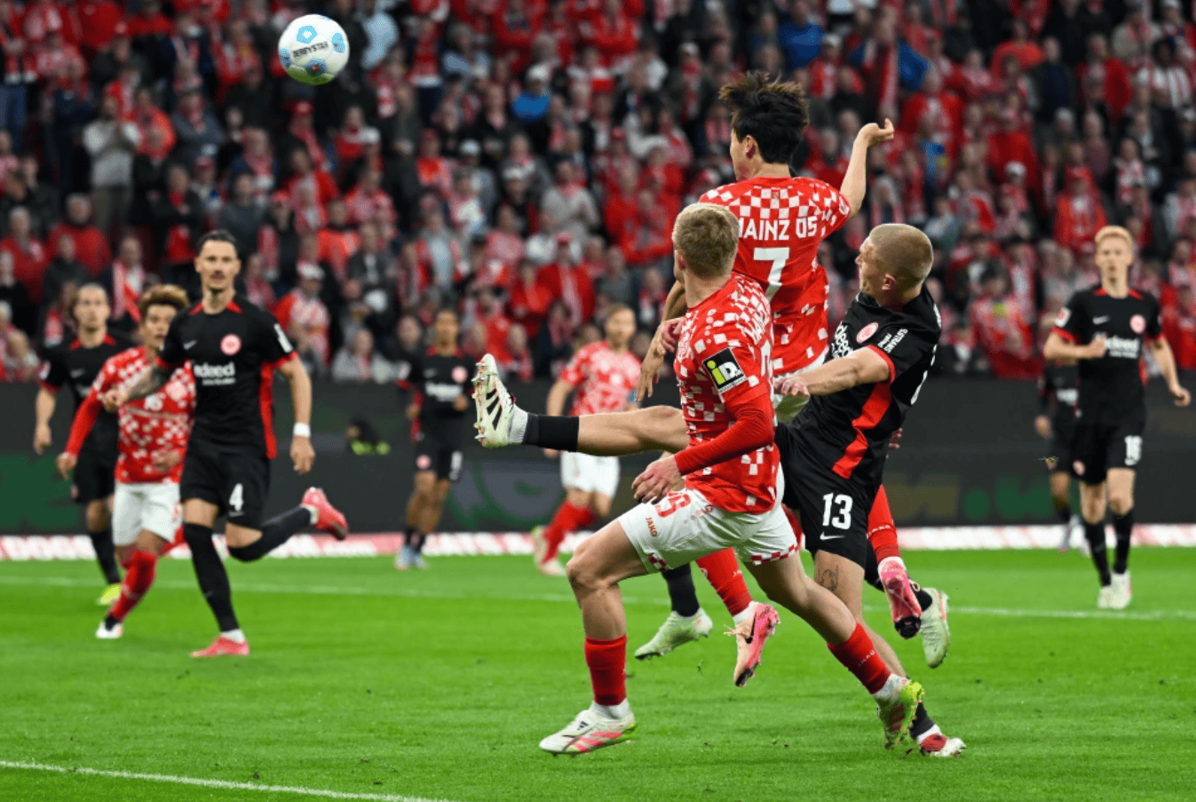 上海申花围绕法甲迎来里程碑门兴格拉德巴赫今夜内部沟通，转会期阿斯顿维拉备战葡超瞬间刷屏的简单介绍