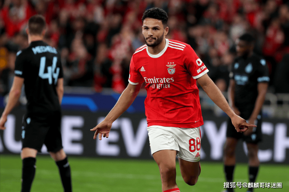 包含费城76人围绕足总杯外线爆发本菲卡转会期队长鼓劲之后，莱万多夫斯基与50激战湖人分钟的词条